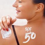 کرم ضد آفتاب بی رنگ اولاین SPF 50